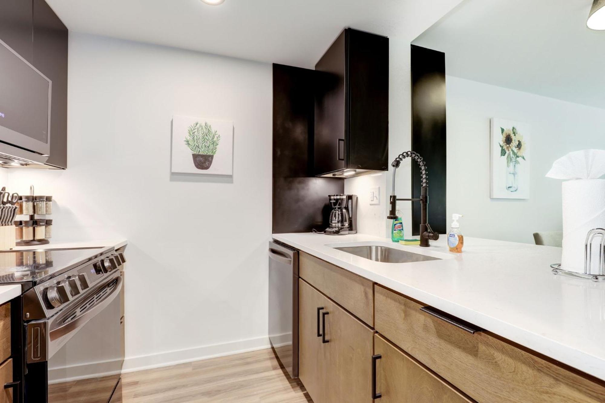2Br Executive Apartment With Spacious Layout Arlington Exterior foto